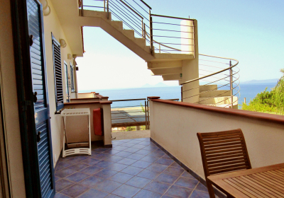 Casa Vacanze Appartamento Bilocale Lato Giardino Con Balcone Vista Mare